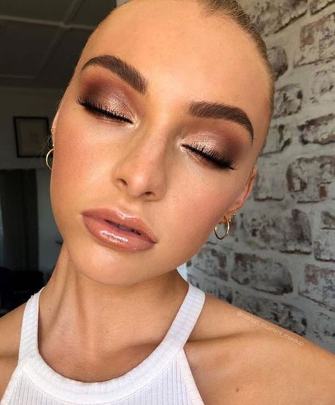 PINTEREST:✨ anastasijaboshnakoska Bronze Eye Makeup, Foundation Routine, Foundation Tips, Bronze Makeup, Formal Makeup, Soft Glam Makeup, Smink Inspiration, Makeup Blogger, Her Eyes