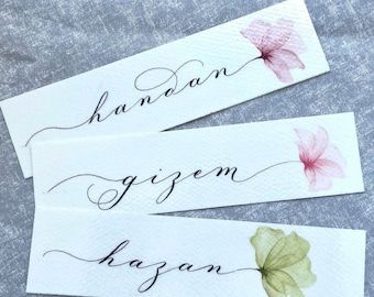 VivaLaVidaCalligraph - Etsy Floral Bookmarks, Black Calligraphy, Handmade Bookmarks, Watercolor Books, Watercolor Bookmarks, Calligraphy Ink, Watercolor Paintings Tutorials, Name Writing, Bookmarks Handmade