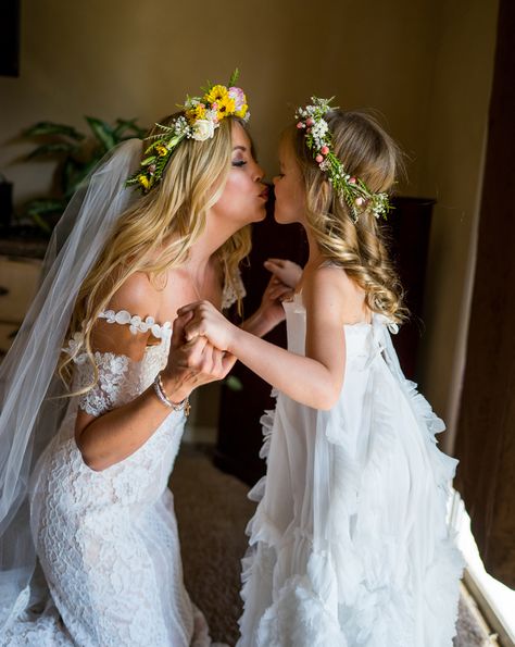 Bride And Flower Girl, Mother Daughter Wedding, Wedding Photo List, Wedding Flowers Wildflowers, Peach Wedding Flowers, Wedding Portrait Poses, Crazy Ideas, Mother Daughter Photography, Wedding Picture Poses