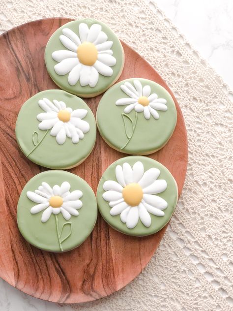 Flower sugar cookies for spring? Cookies For Spring, Flower Sugar Cookies, Thank You Cookies, Decorated Sugar Cookies, Cut Out Cookies, Wedding Cookies, Royal Icing Cookies, Sugar Cookies Decorated, Royal Icing