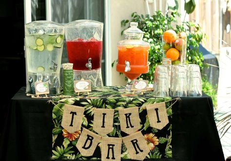 Hawaiian Luau Bridal/Wedding Shower Party Ideas | Photo 19 of 25 | Catch My Party Summer Bridal Shower Themes, Hawaiian Bridal Shower, Honeymoon Shower, Luau Bridal Shower, Hawaiian Baby Showers, Luau Baby Showers, Beach Bridal Showers, Hawaiian Luau Party, Luau Wedding