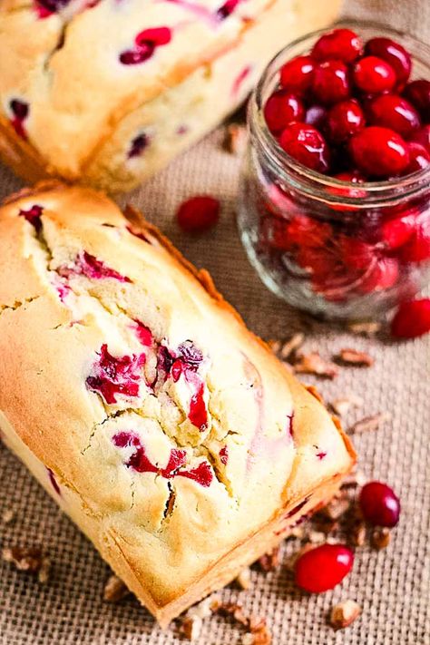 Cranberry Bread Recipes, Cream Cheese Bread, Cheese Bread Recipe, Tiramisu Dessert, Cranberry Cream Cheese, Thanksgiving Desserts Easy, Cranberry Bread, Cranberry Cheese, Breakfast Bread