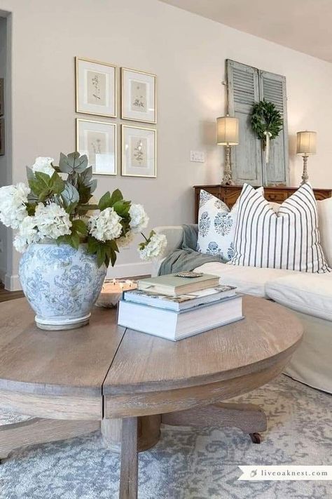 Southern Chic Living Room, East Coast Living Room, Coastal Country Home, Vintage Meets Modern Decor, Southern Coastal Homes Interiors, Coastal Grandma Living Room, Postgrad Apartment, Baby Blue Home Decor, Low Country Decor