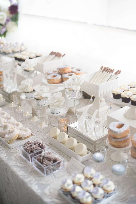 Modern Candy Table, Aesthetic Candy Bar, Modern Candy Bar, Cloud 9 Dessert Table, Sweet Table Wedding Elegant, Candy Bar Ideas For Wedding, White Party Aesthetic, Food Stations Wedding, White Candy Table