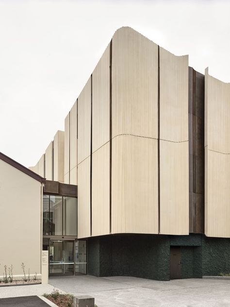 Museum Facade, Contemporary Library, Coved Ceiling, Facade Material, Contemporary Building, Outdoor Cafe, Clinic Design, Timber Cladding, Education Architecture