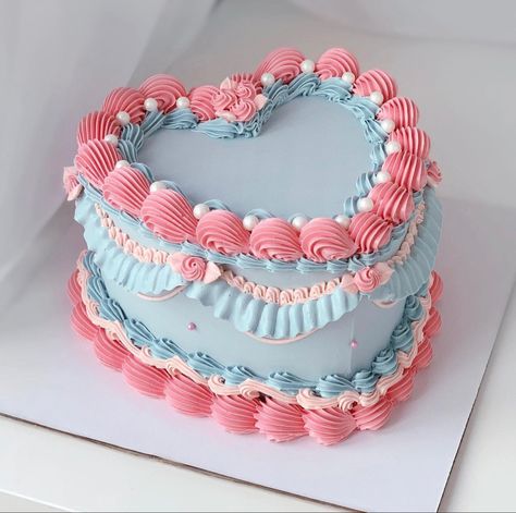 Small birthday cake with blue icing and pink piping Heart Birthday Cake, Bolo Vintage, Blue Birthday Cakes, Heart Shaped Cake, Vintage Birthday Cakes, Pastel Cakes, Heart Cakes, Pink Birthday Cakes, Cupcakes Decorados