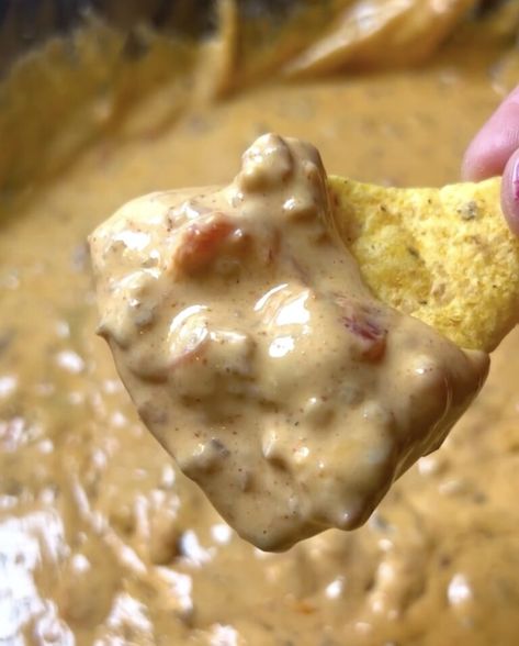 Chorizo Rotel Dip, Chorizo Cheese Dip, Cheese Dip Recipes Crockpot, Mexican Cheese Dip Recipes, Chorizo Queso Dip, Best Queso Recipe, Sausage Queso Dip, Cheese Dip Recipes Easy, Queso Dip Crockpot