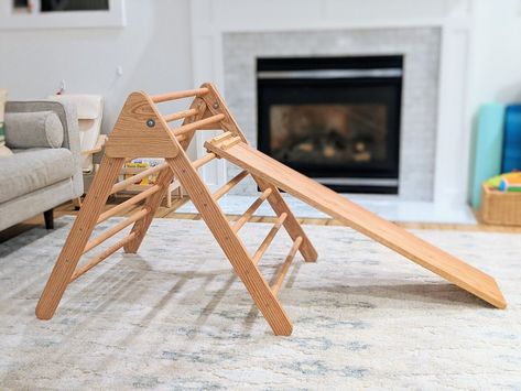 Pickler Triangle Slide Diy, Diy Pikler Triangle, Perlengkapan Bayi Diy, Baby Ellie, Building Shelves, Montessori Room, Pikler Triangle, Diy Ladder, Peach Tree