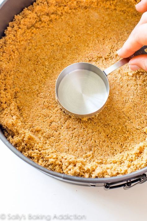 The PERFECT Homemade Graham Cracker Crust. Here's exactly how I make it every time! Homemade Graham Cracker, Graham Cracker Crust Recipe, Graham Cracker Recipes, Homemade Graham Cracker Crust, Biscuits Graham, Homemade Graham Crackers, Mousse Dessert, Baking Basics, S'mores