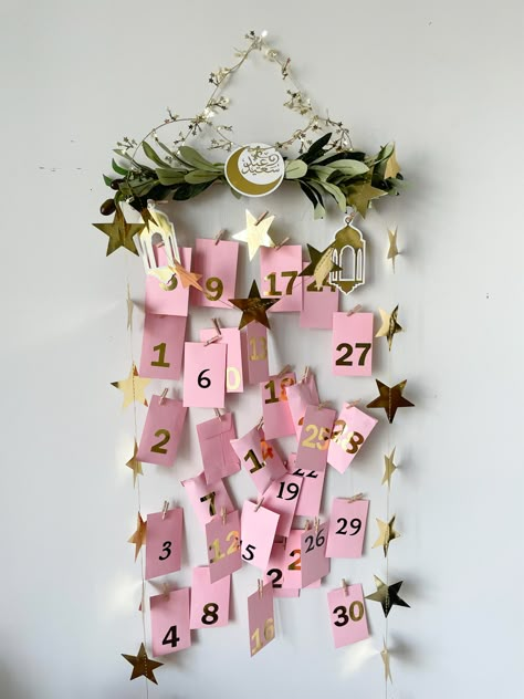 Make a DIY Ramadan Advent calendar like this one from Helda of @thesalemsquad, who shares many DIY craft activities that you can get kiddies involved in creating. #ramadan Ramadan Calendar Ideas, Ramadan Advent Calendar Diy, Calendrier Ramadan Diy, Diy Ramadan Calendar, Ramadan For Kids, Ramadan Challenge, Ramadan Advent Calendar, Homemade Calendar, Ramadan Activity