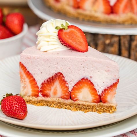 Luisa Bakes - Strawberry No-Bake Cheesecake Luisa Bakes, Cheesecake Recipe No Water Bath, Cheesecake Recipes Easy Homemade, Roasted Oats, No Bake Strawberry Cheesecake, Mini Cheesecake Recipes, Oven Recipe, Chocolate Cheesecake Recipes, Easy Cheesecake Recipes