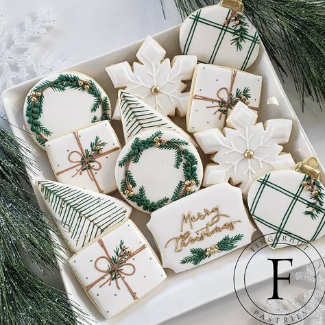 Decorating Shirts, Iced Christmas Cookies, Christmas Sugar Cookies Decorated, Christmas Party Planning, Holiday Cookies Christmas, Christmas Biscuits, Iced Sugar Cookies, Winter Cookie, Decorating Cookies