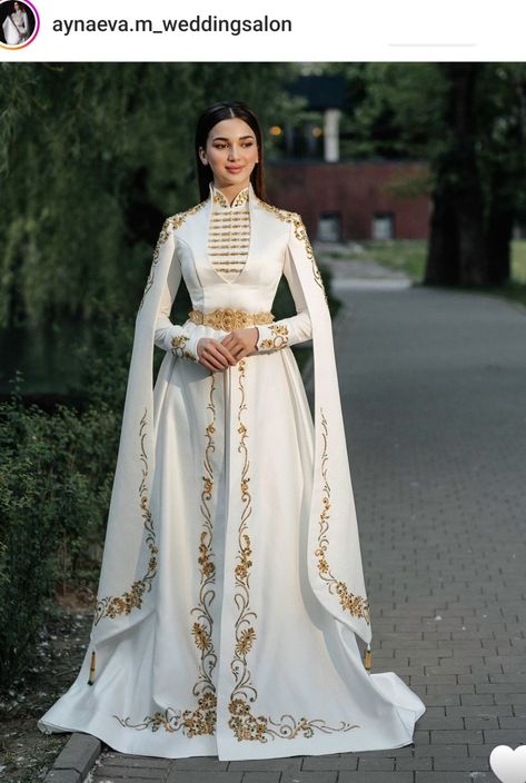 White And Golden Gown, Russian Fashion Traditional, Ceo Dress, Traditional Russian Dress, Concept Outfits, Russian Dress, Golden Gown, Muslimah Style, Chic Dress Classy