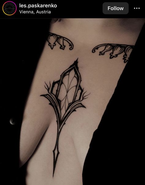 Goth Stomach Tattoos For Women, Centre Chest Tattoo Female, Gothic Underbust Tattoo, Chest Tattoo Women Ideas, Breast Bone Tattoo, Female Sternum Tattoo, Tattoo Chest Woman, Upper Chest Tattoo Female, Gothic Sternum Tattoo