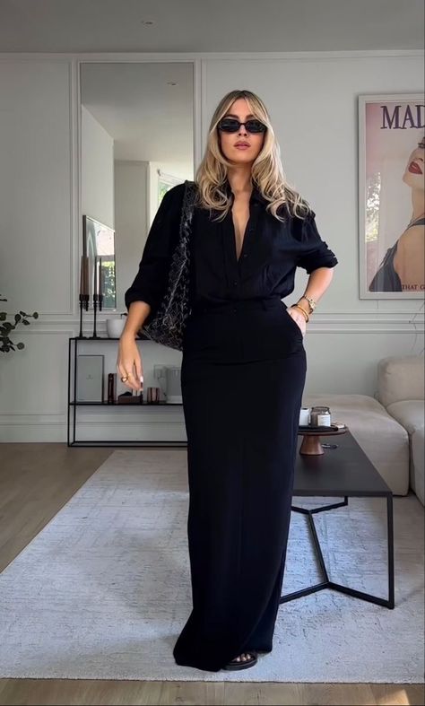 Ladies Outing Outfit Ideas, Polished Aesthetic Outfits, Black Miami Outfit, Modest Outfit Ideas Black Women, Rich Mom Aesthetic Outfits Classy, Mid Size Elegant Outfits, Casual Black Maxi Skirt Outfit, Business Casual All Black Outfits, Flamboyant Natural Business Casual