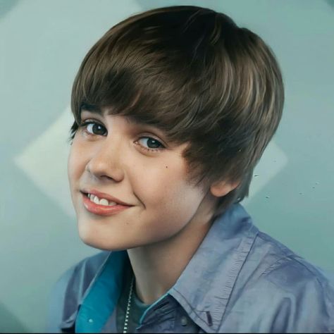 Baby Justin Bieber, Justin Bieber Music Videos, Justin Bieber 2009, Justin Bieber My World, Justin Bieber Baby, Justin Bieber Smile, Baby Beaver, V Shape Face, Justin Bieber Gif