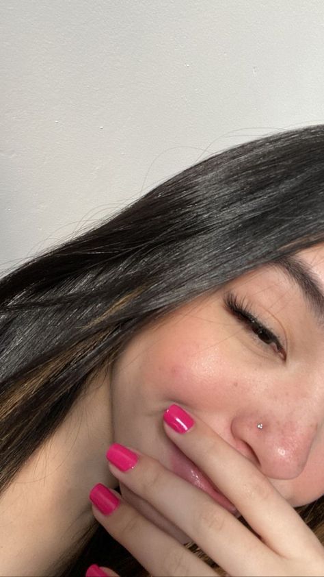 Girls With Nose Piercing, Nose Peircing, Girl Pp, Cute Nose Piercings, Ear Tattoo Ideas, Nose Piercing Stud, Pretty Ear Piercings, Nose Piercing Jewelry, Cute Piercings