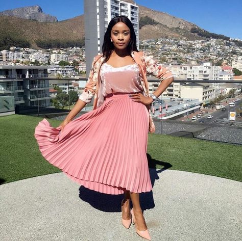 Thembi Seete, Pleated Outfit, Chic Work Outfit, Pleated Fashion, Chiffon Maxi Skirt, Curvy Women Outfits, Picture Outfits, Church Outfits, African Dresses For Women