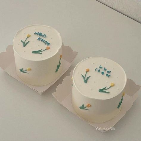 Tulip Cake, Minimal Cake, Bento Cakes, Pastel Cakes, Simple Cake Designs, Mini Cakes Birthday, Dog Cakes, Cute Baking, Creative Birthday Cakes