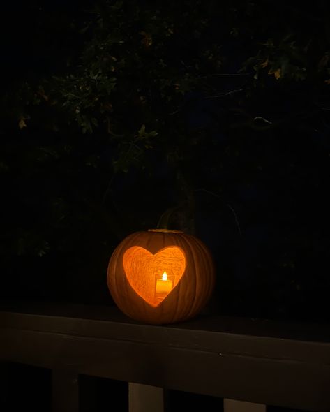 Pumpkin Heart Carving, Orange Hearts Aesthetic, Romantic Halloween Aesthetic, Cottagecore Pumpkin Carving, Pumpkin Carving Couples, Coquette Pumpkin Carving, Pumpkin Carving Girly, Heart Pumpkin Carving, Couples Carved Pumpkins