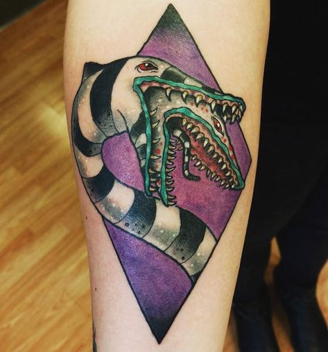 Alison Poppy on Instagram: “Sandworm tattoo by @stephanienuzzolilo @loandbeholdtattoo #sandword #beetlejuice #beetlejuicebeetlejuicebeetlejuice #timburton…” Sandworm Beetlejuice Tattoo, Sandworm Tattoo, Beetlejuice Tattoo, Horror Sleeve, Tim Burton Tattoo, Tattoo Prints, Bright Tattoos, Future Aesthetic, Movie Tattoos