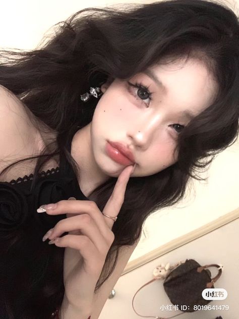 Classy Douyin Makeup, Y2k Douyin, Makeup Selfie, Doll Eye Makeup, Selfie Inspo, Ulzzang Makeup, Ethereal Makeup, Cute Makeup Looks, Fancy Makeup