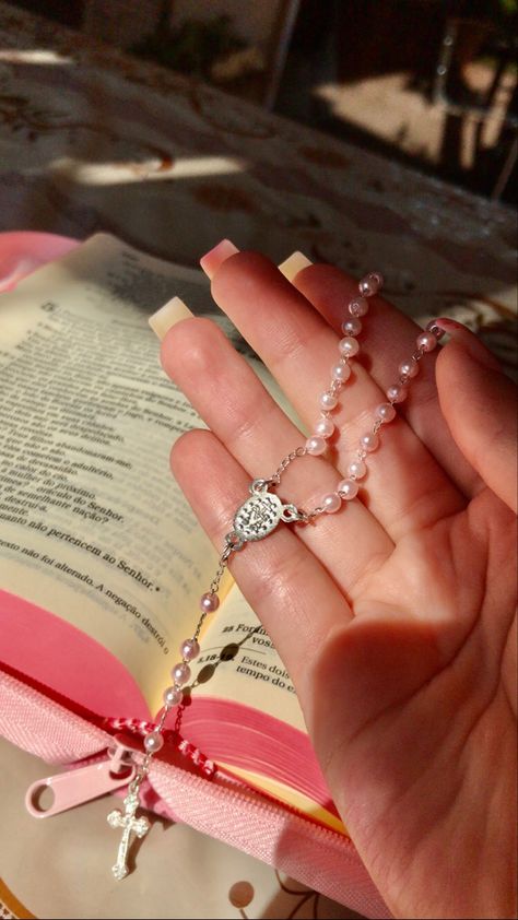 Catholic Girl Aesthetic Core, Catholic Rosary Aesthetic, Catholism Aesthetic, Jesus Girl Aesthetic, Catolico Aesthetic, Catholic Core Aesthetic, Rosary Aesthetic, Religion Aesthetic, Catholic Core