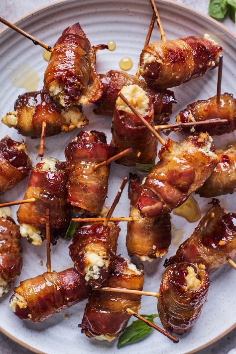 Dates With Goat Cheese, Goat Cheese Stuffed Dates, Cheese Stuffed Dates, Bacon Dates, Party Nibbles, Bacon Grill, Stuffed Dates, Bacon Wrapped Dates, Popular Appetizers