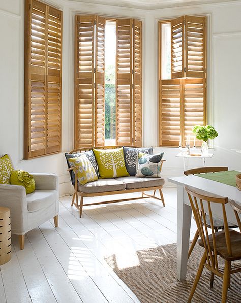 white with shutters Interior Design Country, White Wooden Floor, Wooden Shutters, Wood Shutters, Wooden Blinds, Painted Floors, Ferm Living, A Living Room, Small Living Rooms