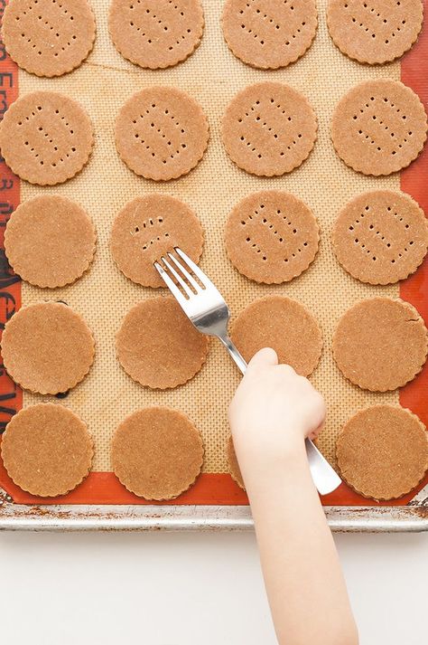 Homemade Graham Cracker Recipe Graham Cracker Recipe, Cinnamon Graham Crackers, Homemade Graham Cracker, Cracker Recipe, Graham Cracker Recipes, Homemade Graham Crackers, Homemade Crackers, Handmade Charlotte, Pie Crusts