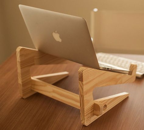 Wooden Product Designs that prove why wood is good! | Yanko Design Diy Laptop Stand, Wooden Laptop Stand, Wood Projects Plans, Laptop Holder, Diy Laptop, Wood Projects That Sell, Learn Woodworking, Wooden Projects, Diy Desk