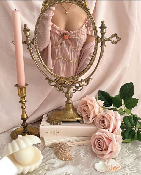 Romantic Academia Aesthetic, Princesscore Aesthetic, Bedroom Decor Aesthetic, Royalcore Aesthetic, Pink Academia, Once Upon A Broken, Dreamy Decor, Royal Core, Fairytale Aesthetic