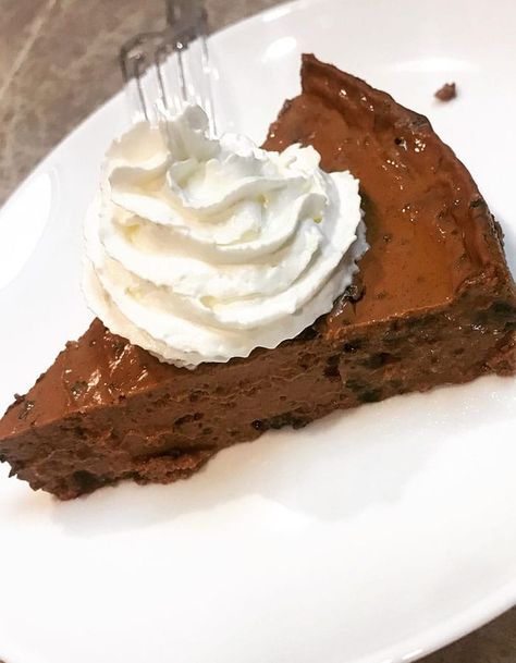 Ww Chocolate Cheesecake Greek Yogurt, Weight Watchers Pie, Ww Cheesecake, No Bake Chocolate Eclair Cake, No Bake Chocolate Eclair, Clean Silverware, Ww 2023, Ww 2024, Weight Watchers Cheesecake