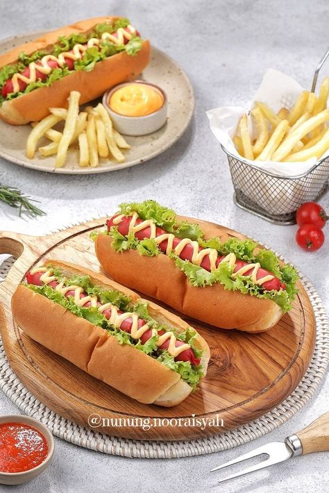 Hot Dog Presentation, Food Stall Design, Simple Family Meals, Cheap Meal, African Cooking, Hot Dog Recipes, Food Wallpaper, Instant Recipes, Persian Food