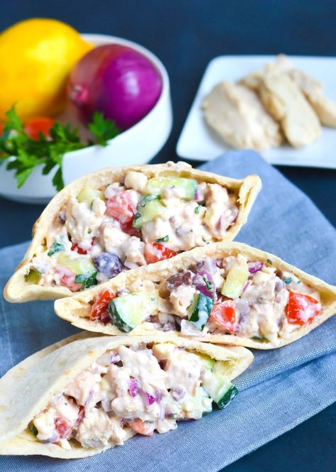 Greek Slaw, Pita Pocket Recipes Lunches, Pita Pocket Recipes, Chicken Pitas, Pita Bread Sandwich, Greek Pita, Pita Wrap, Pita Bread Recipe, Pita Recipes