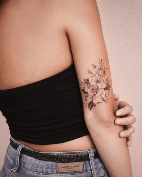 kleine tolle blumen tattoo ideen Gardenia Tattoo, Tattoo Fairy, Tricep Tattoos, Tattoo Modern, Tato Minimal, Cat Tattoos, Inspiration Tattoos, Tiny Tattoo, Modern Tattoos