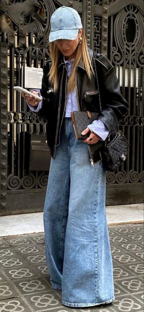 Wide Leg Jeans Winter, Street Style 2023, Style Wide Leg Jeans, Wide Leg Jeans Outfit, Legs Outfit, Denim Street Style, Look Jean, Jeans Street Style, Style 2023