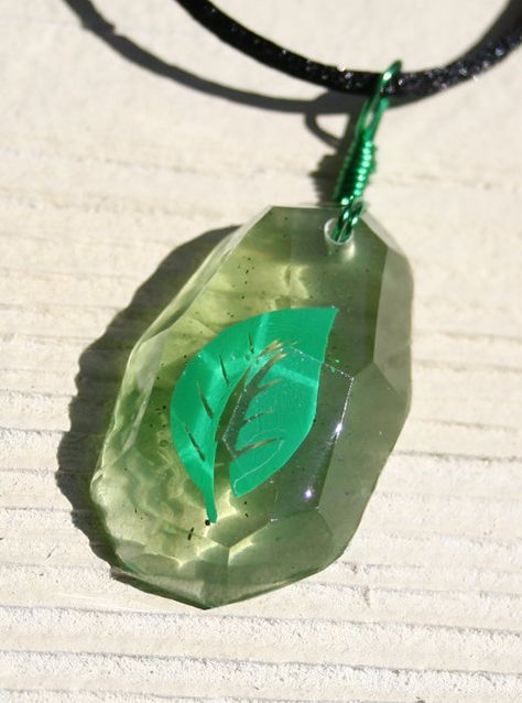 pokemon leaf stone evolution necklace Pokemon Leaf, Kartu Pokemon, Pokemon Jewelry, Pokemon Diy, Pokemon Craft, Oc Pokemon, Pokemon Party, Pokémon Master, All Pokemon