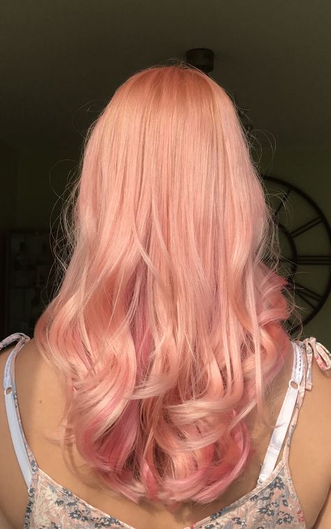 Coral and pink fudge dye Coral Pink Hair Color, Pinkish Orange Hair, Dye Hair Color Ideas, Pink And Peach Hair, Pink Coral Hair, Pink Fudge, Coral Pink Hair, Peach Pink Hair, Peachy Pink Hair