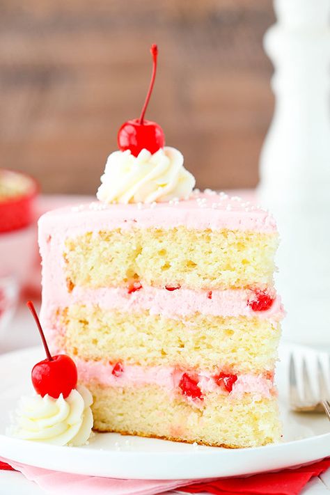 Cherry Almond Layer Cake - a light almond cake, cherry frosting and bits of cherry between the cake layers! So good! Almond Layer Cake, Cherry Chip Cake, Cherry And Almond Cake, Cherry Frosting, Fruit Dips, Cake Cherry, Bolo Vintage, Almond Cake Recipe, Fruit Kabobs