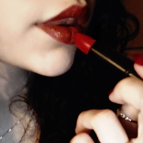 Katia Core Aesthetic, Red Lipstick Aesthetic Vintage, Red Lips Aesthetic Vintage, Dark Red Lipstick Aesthetic, Loretta Core, Katia Core, Red Lip Aesthetic, Vintage Red Lipstick, Red Lips Aesthetic