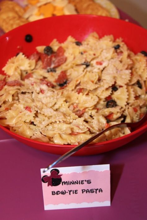 Minnie Birthday Food, Minnie Food Ideas, Minnie Mouse 1st Birthday Food Ideas, Food Ideas For Minnie Mouse Party, Oh Twodles Birthday Decor, Food For Minnie Mouse Birthday Party, Oh Twodles Party Food, Minnie Birthday Food Ideas, Minnie Party Games