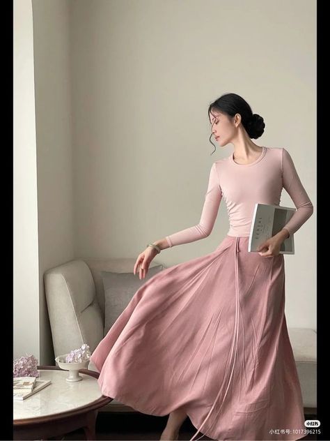 Subtle Feminine Style, Traditional Feminine Outfits, Elegant Pink Outfit, Outfits Winter Comfy, Fashion Women Over 40, Comfy Outfits Fall, Winter Cute Outfits, Runway Streetwear, Winter Comfy Outfits