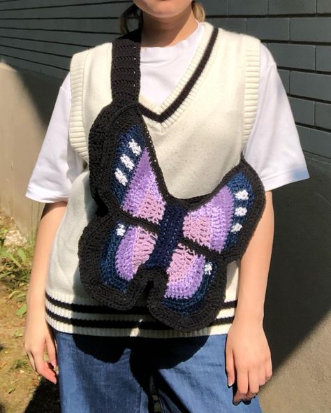 Crochet | kelliixtudio | Crochet Butterfly bag🦋 I finished the light weighted version of this bag🥹 It is a perfect project to get rid of the scrap yarns🤟🏻Let me kno… | Instagram Butterfly Bag Crochet Pattern, Butterfly Bag Crochet, Crochet Butterfly Bag, Scrap Yarn Projects, 2023 Crochet, Butterfly Handbag, Butterfly Bag, Pattern Sketch, Butterfly Bags