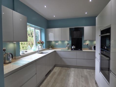 Remo Cashmere - Kitchen Flair Small Kitchen Colors, Cashmere Kitchen, Kitchen Colour, Large Fridge, Gloss Kitchen, Fridge And Freezer, Period Home, Quartz Worktops, Handleless Kitchen