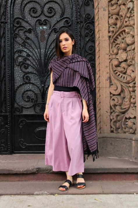 Looks para no perder el glamour en el mes patrio Mexican Fashion Modern, Outfit Mexicano, Mexican Fashion, Modern Ideas, Mexican Outfit, Outfit Primavera, Dressy Outfits, Hippie Style, Edgy Fashion