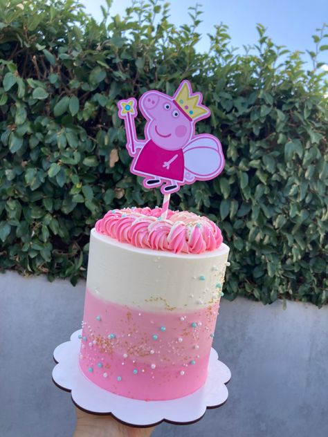 Peppa Pig Birthday Cake Buttercream, Pepa Pig Birthday Cake, 2nd Birthday Cake Girl, Peppa Pig Birthday Party Decorations, Peppa Pig Birthday Cake, Buttercream Birthday Cake, Pig Birthday Cakes, Baby First Birthday Cake, Peppa Pig Cake