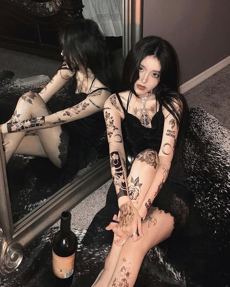 Father Daughter Tattoos, Black Lingerie Outfit, Tattoed Women, Red Ink Tattoos, Asian Tattoos, Dress Design Sketches, Fashion Photography Inspiration, 영감을 주는 캐릭터, To The Moon