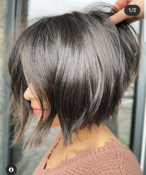 Κούρεμα Bob, Angled Bob Haircuts, Haircut Images, Angled Bob Hairstyles, Choppy Bob Haircuts, Textured Haircut, Angled Bob, Natural Wavy Hair, Inverted Bob