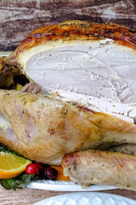 Super Delicious Apple Cider Turkey Brine Cider Turkey Brine, Apple Cider Turkey Brine, Easy Thanksgiving Turkey Recipes, Apple Cider Turkey, Apple Cider Brined Turkey, Best Roast Turkey Recipe, Easy Turkey Recipes Thanksgiving, Instant Pot Turkey Breast, Best Roasted Turkey